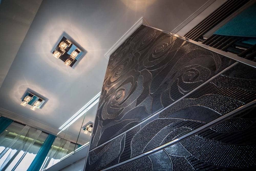 Tapezierarbeiten – Anbringen von Wandbelägen